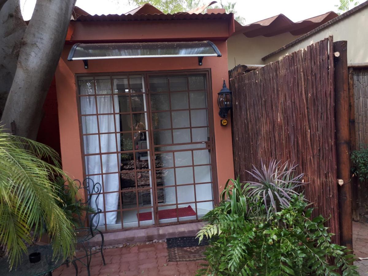 Hotel a La Fugue Upington Exterior foto